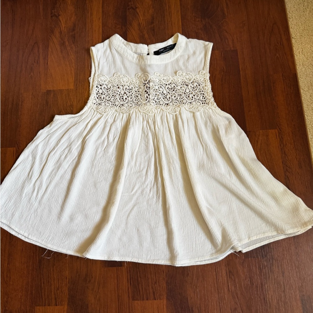 Romeo & Juliet Couture Cream Lace Flowy Top Top
